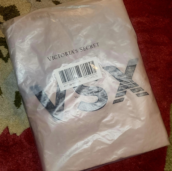 NEW Victoria's Secret VSX Blush PINK Tote Bag & $20 off $50 + FREE Mist / Lotion - Picture 8 of 9